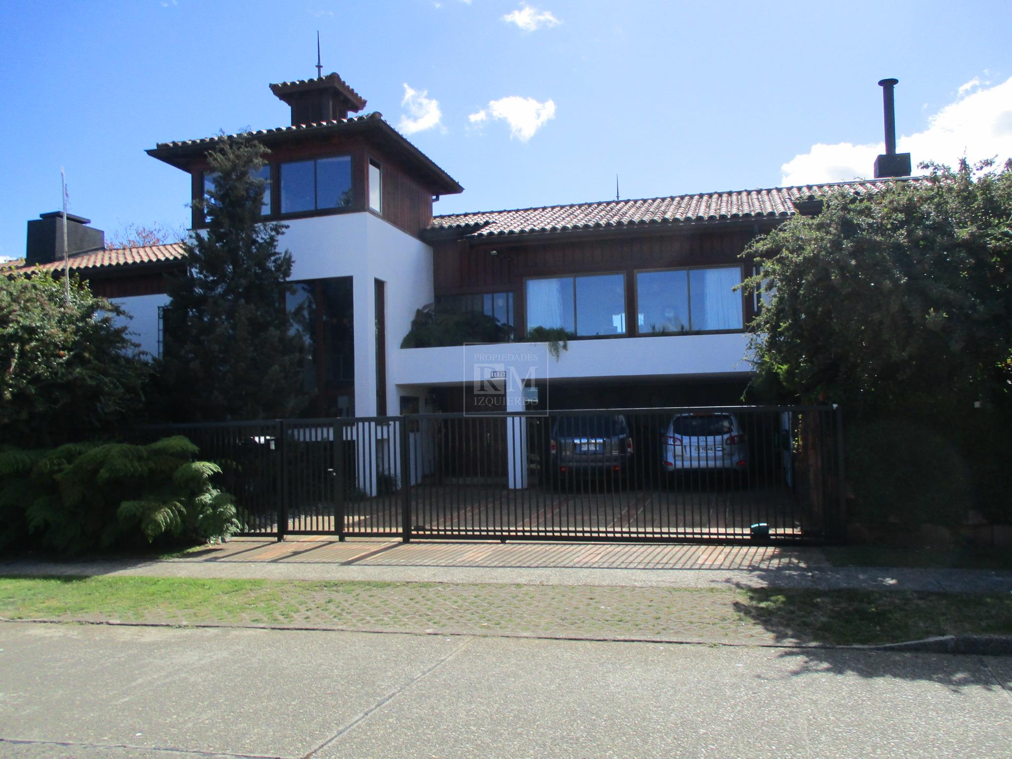 Excelente casa Isla Teja